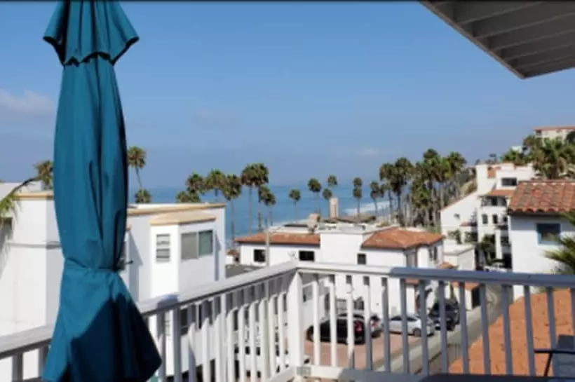سوییت با چشم‌انداز جانبی دریا, Sea Horse Resort