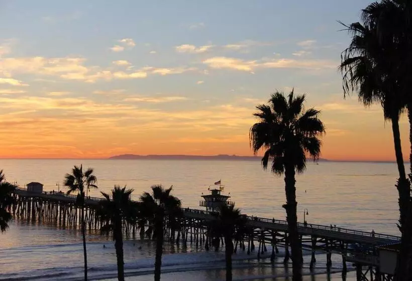سوییت با چشم‌انداز دریا, Sea Horse Resort