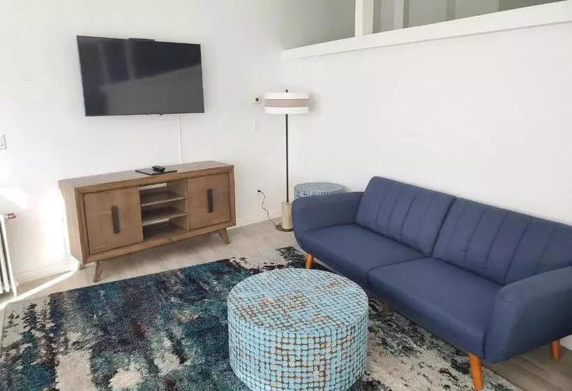 سوییت با چشم‌انداز دریا, Sea Horse Resort