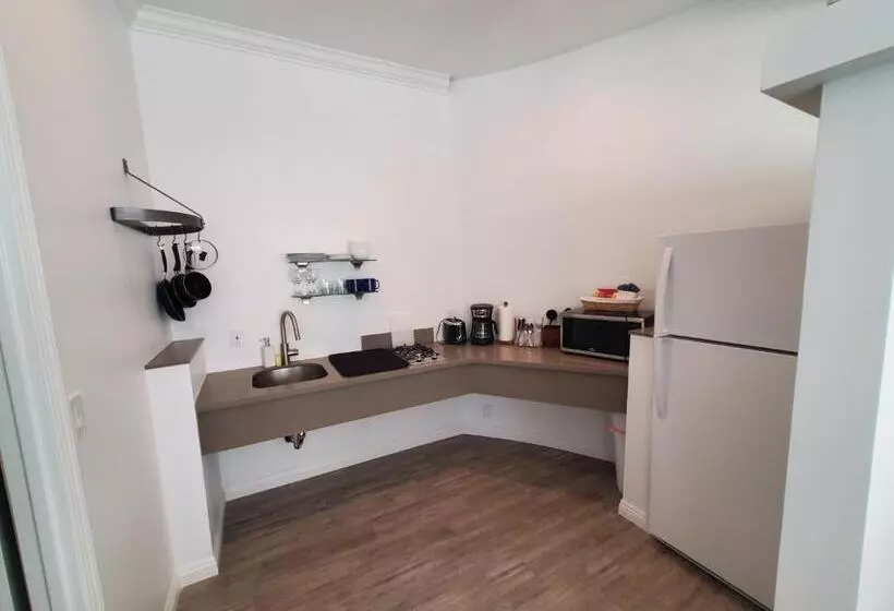 سوییت با چشم‌انداز دریا, Sea Horse Resort