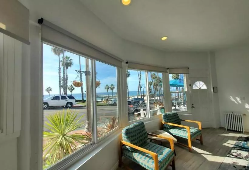 سوییت با چشم‌انداز دریا, Sea Horse Resort