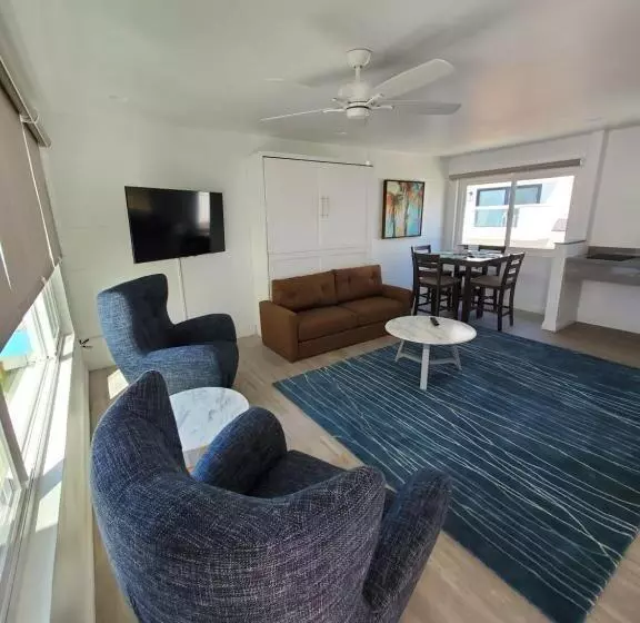 سوئیت با چشم‌انداز, Sea Horse Resort