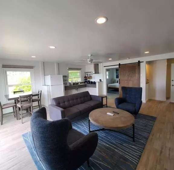 سوئیت 2 خوابه, Sea Horse Resort