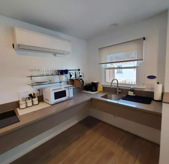 سوییت, Sea Horse Resort