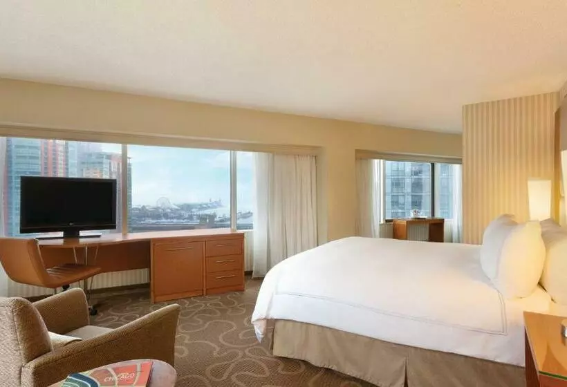 キングサイズベッドのスタンダードルーム, Swissôtel Chicago