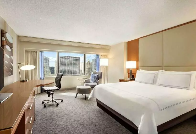 キングサイズベッドのスタンダードルーム, Swissôtel Chicago