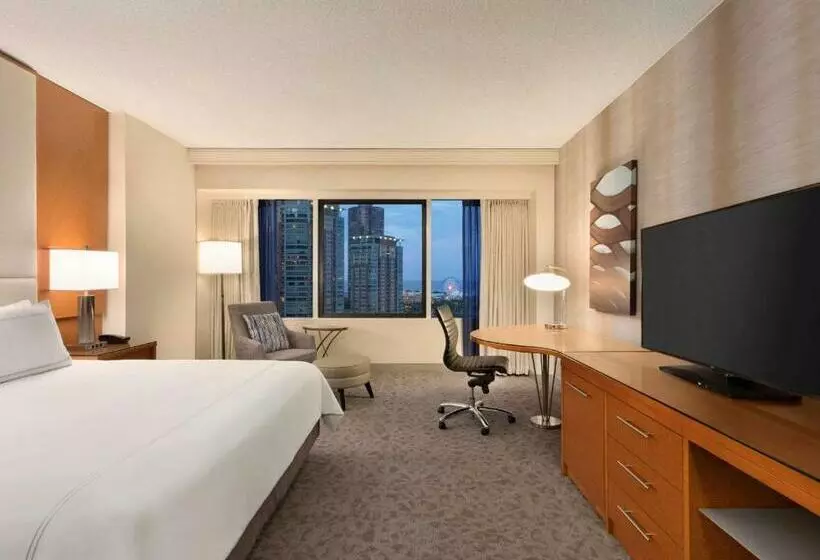 キングサイズベッドのスタンダードルーム, Swissôtel Chicago