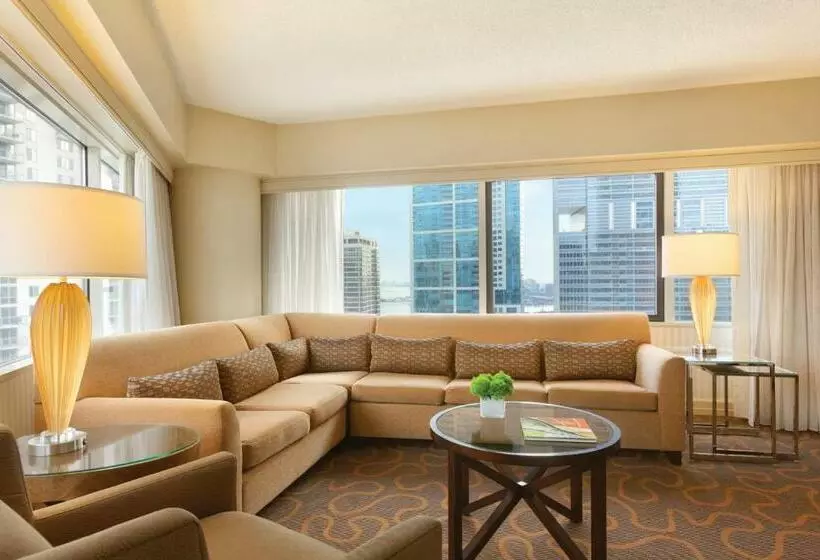 キングサイズベッドのスイートルーム, Swissôtel Chicago