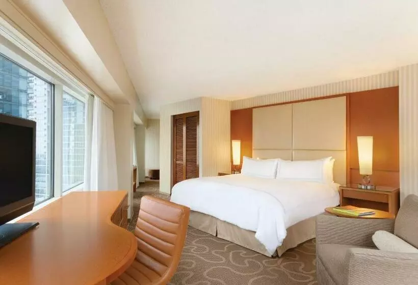 キングサイズベッドのスイートルーム, Swissôtel Chicago