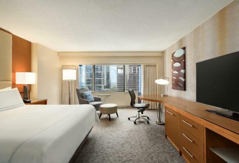 غرفة قياسية سرير كينج لذوى الإحتياجات الخاصة, Swissôtel Chicago