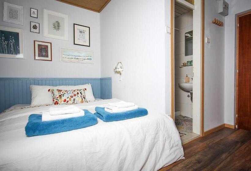 غرفة قياسية مزوَّدة بشُرفة, Bled Rose