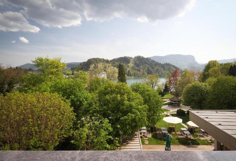 إستديو عائلى, Bled Rose