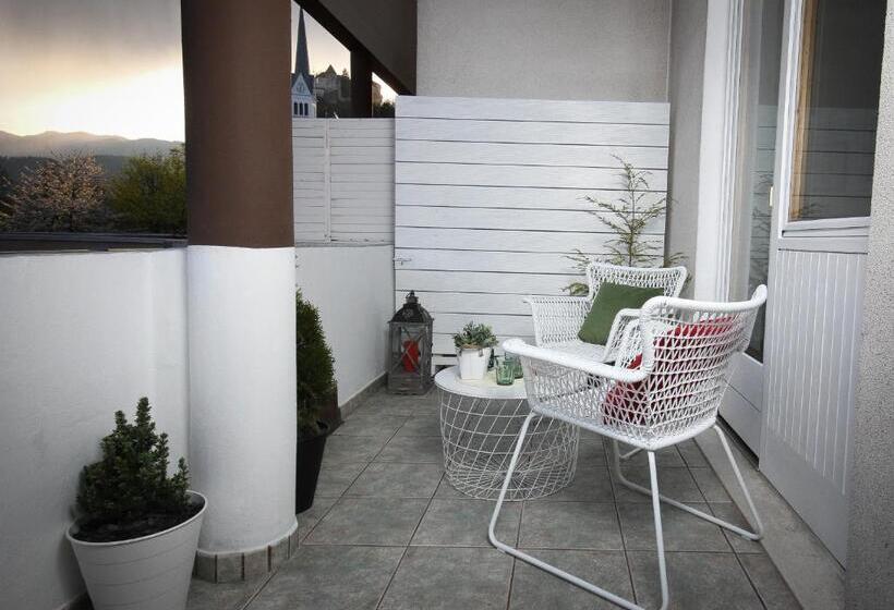 غرفة قياسية مزوَّدة بشُرفة, Bled Rose