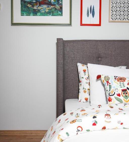 غرفة قياسية مزوَّدة بشُرفة, Bled Rose