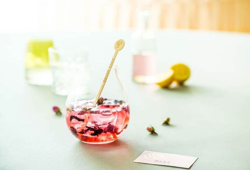 غرفة قياسية مزوَّدة بشُرفة, Bled Rose