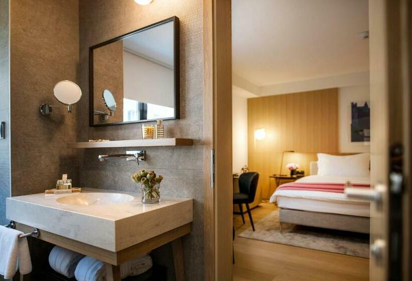 古典房间, Excelsior