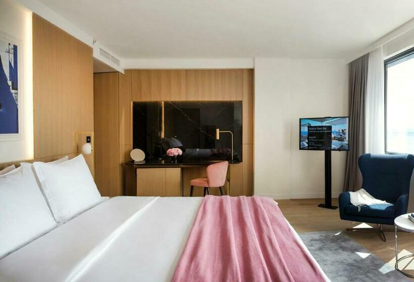 高级大房间, Excelsior