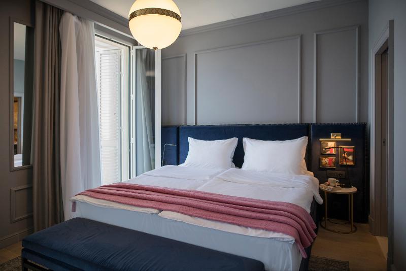 高级大房间, Excelsior