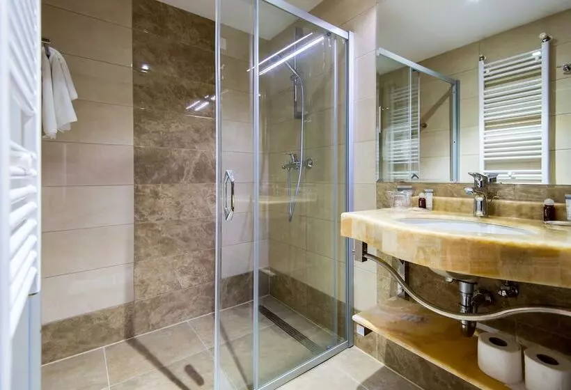اتاق استاندارد با چشم‌انداز دریا, Grand Hotel Neum Wellness & Spa