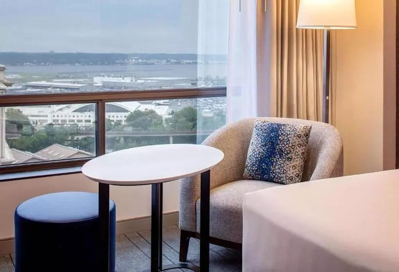 اتاق استاندارد با تخت بزرگ, Hyatt Regency Crystal City At Reagan National Airport
