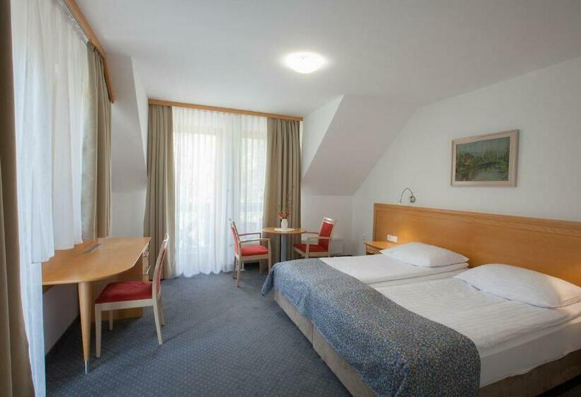 اتاق استاندارد با بالکن, Jezero