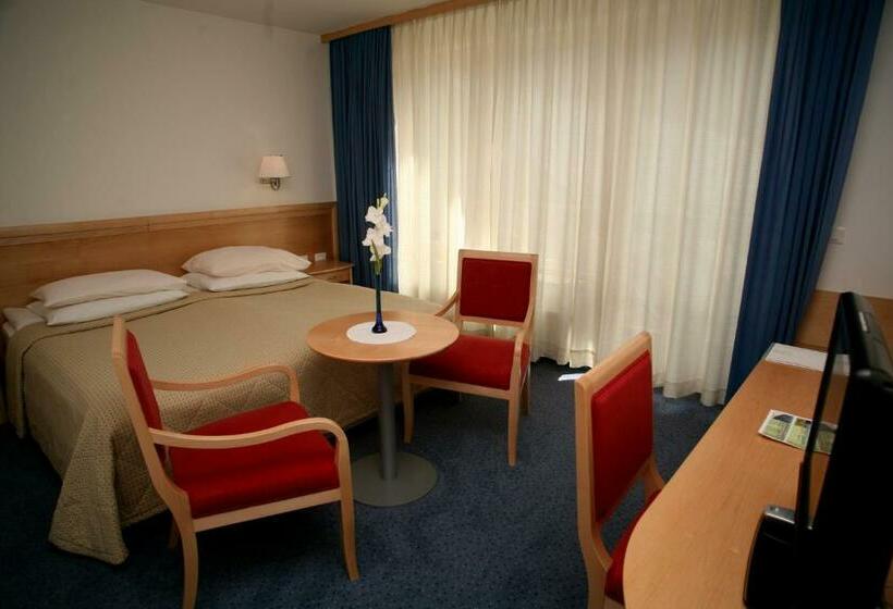 اتاق استاندارد با بالکن, Jezero