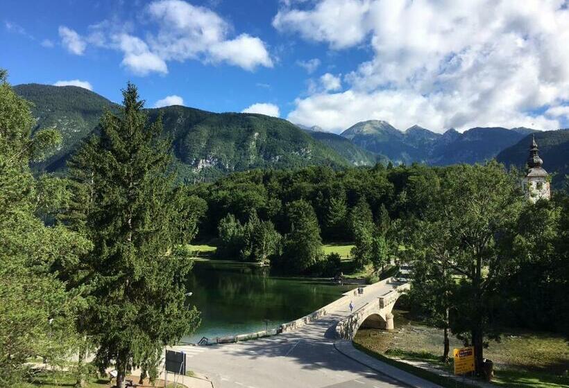 اتاق استاندارد با بالکن, Jezero