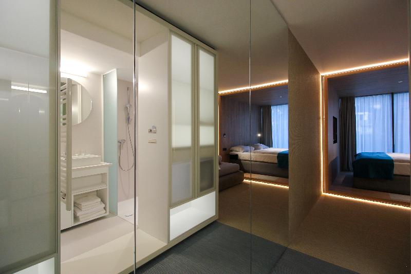 수피리어 패밀리 룸, Katarina