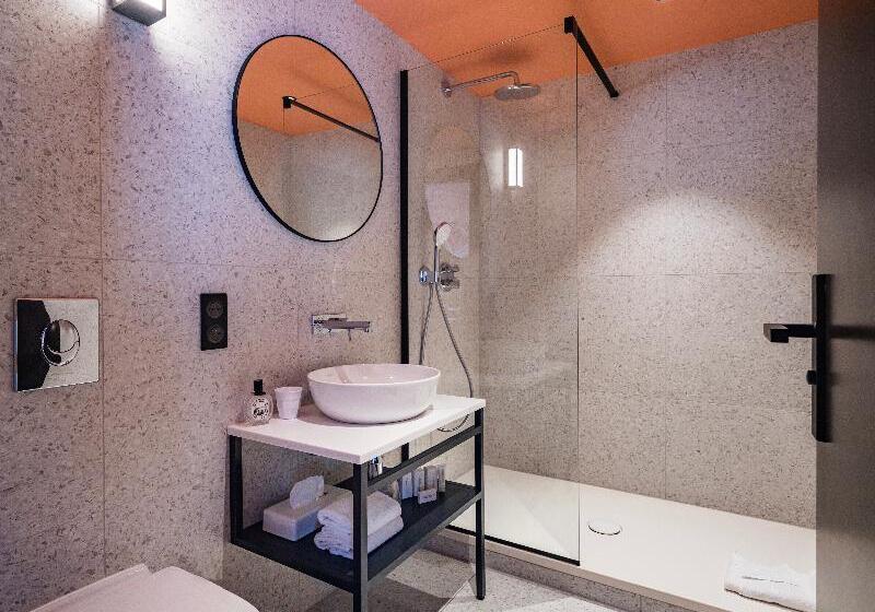 수피리어 룸, Katarina