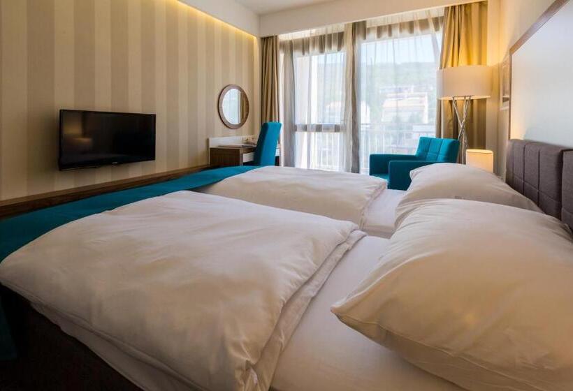 스탠다드 룸, Katarina