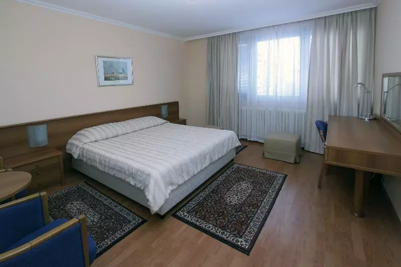Camera Familiare, Rex