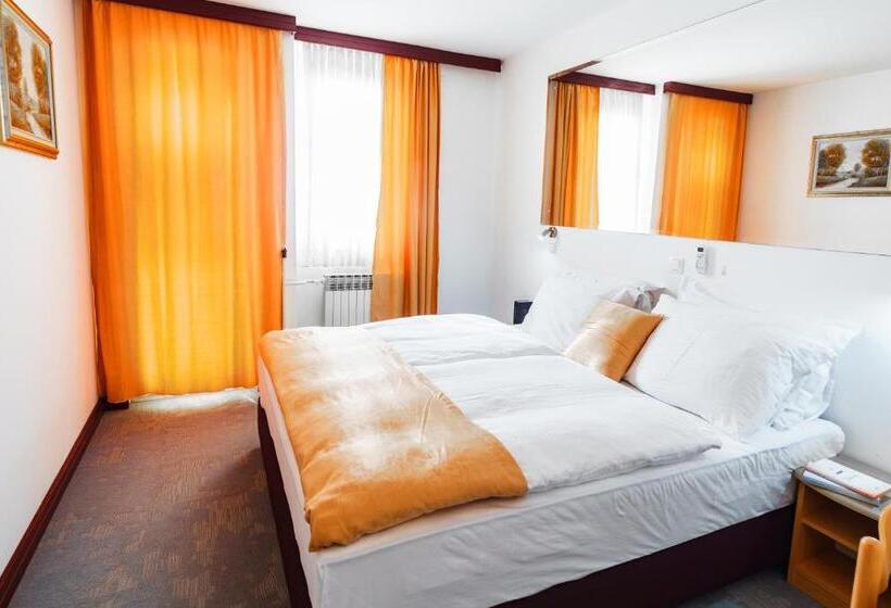 1 Bedroom Apartment with Balcony, Slavonija