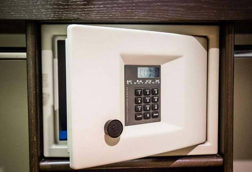 高级大房间, The Belvedere