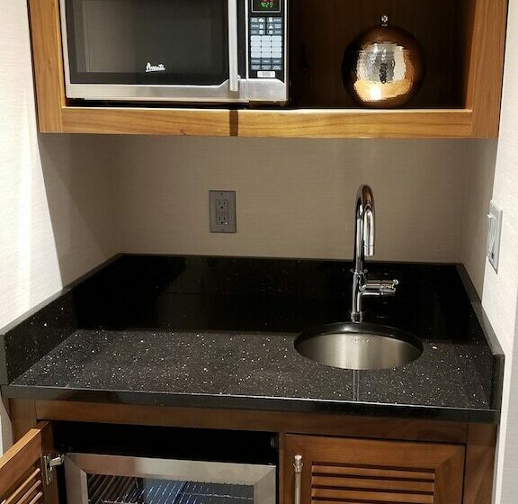 高级大房间, The Belvedere