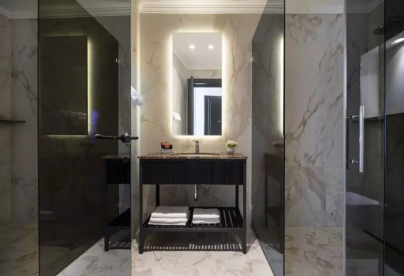 سوییت با چشم‌انداز دریا, Valamar Riviera Hotel & Residence