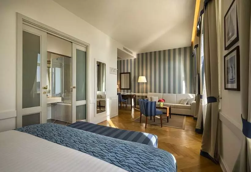سوییت جونیور با چشم‌انداز دریا, Valamar Riviera Hotel & Residence