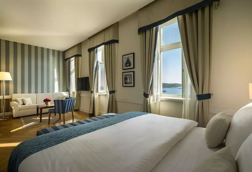 سوییت جونیور با چشم‌انداز دریا, Valamar Riviera Hotel & Residence