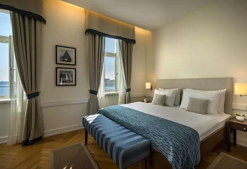 سوییت جونیور با چشم‌انداز دریا, Valamar Riviera Hotel & Residence