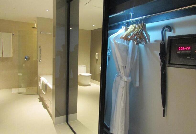 سوئیت پریمیوم, Concorde Hotel Singapore