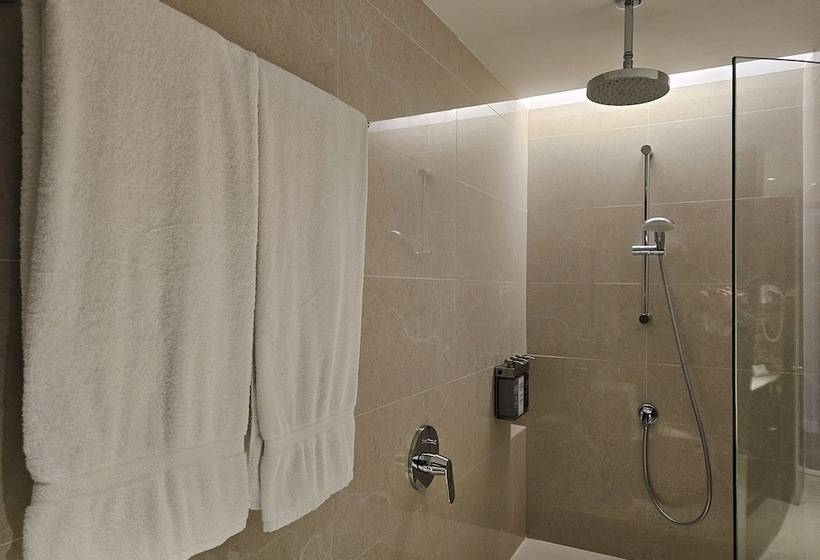 سوئیت پریمیوم, Concorde Hotel Singapore