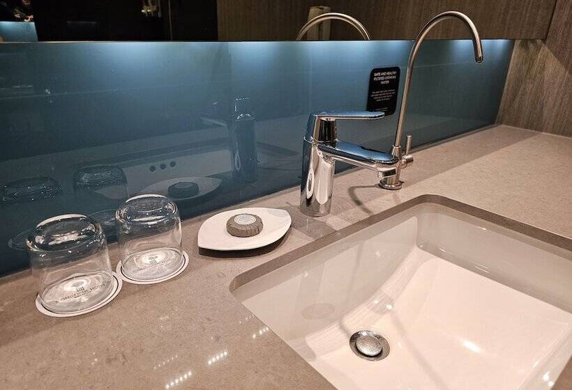 اتاق لوکس سه تخته, Concorde Hotel Singapore