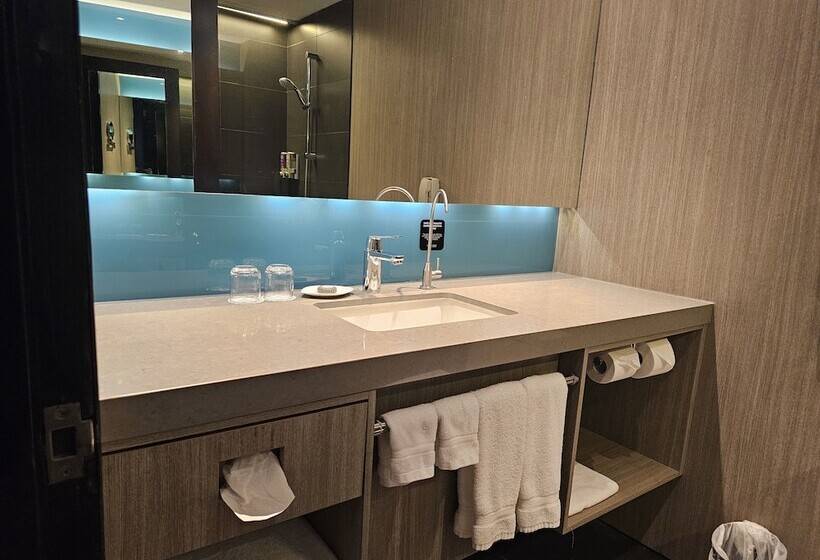 اتاق لوکس سه تخته, Concorde Hotel Singapore