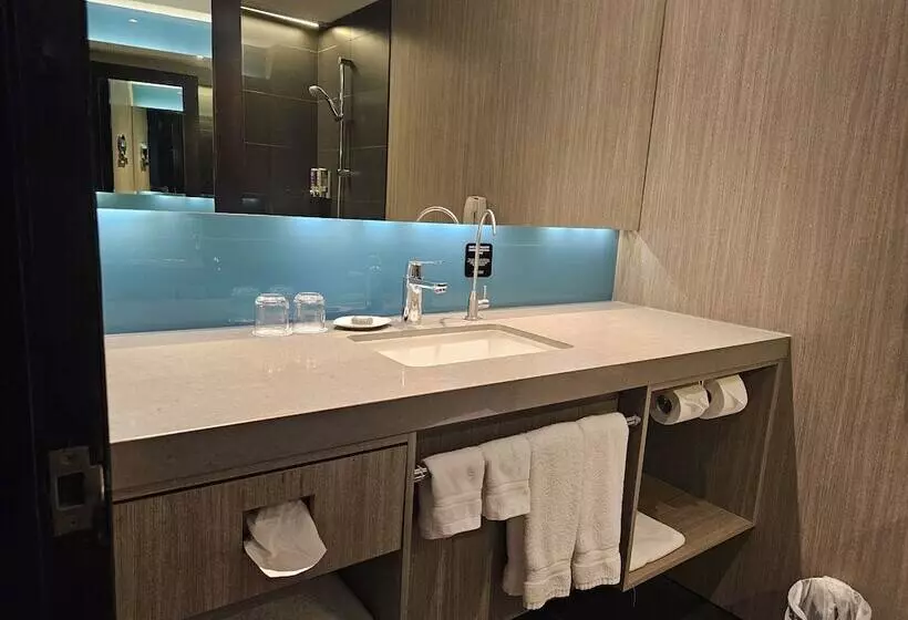 اتاق لوکس سه تخته, Concorde Hotel Singapore