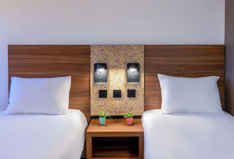 Quarto Estandar, Greet Hotel Chatellerault
