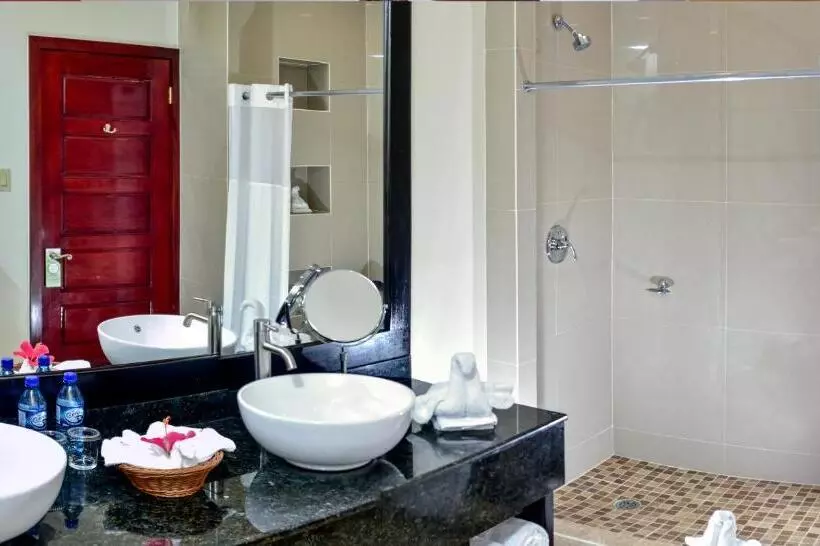 キングサイズベッドのデラックスルーム, Best Western Plus Belize Biltmore Plaza