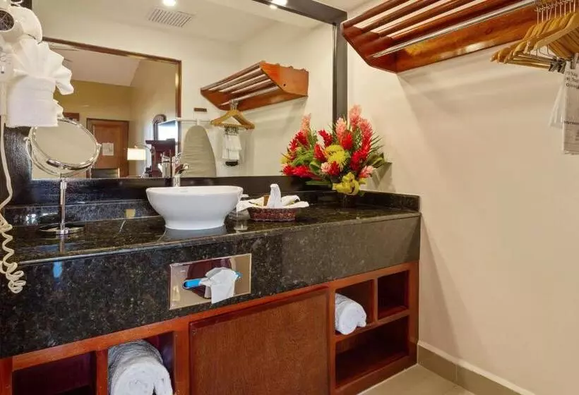 キングサイズベッドのデラックスルーム, Best Western Plus Belize Biltmore Plaza