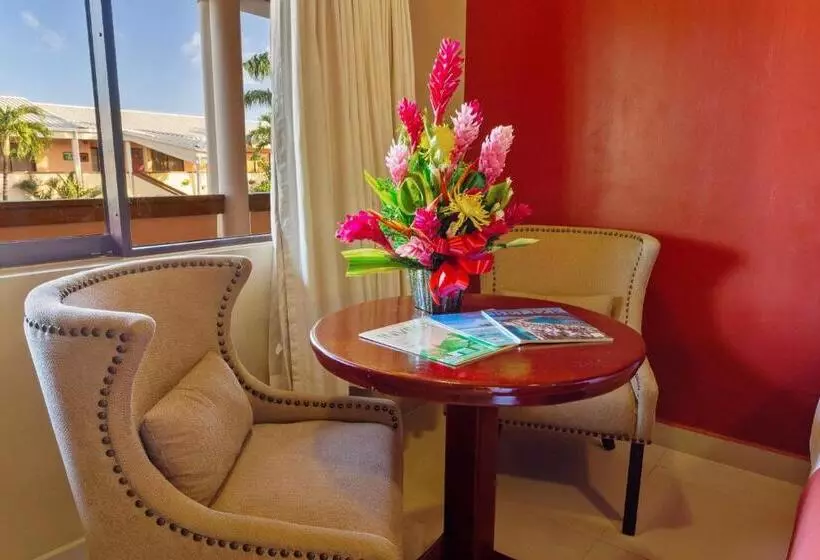 キングサイズベッドのデラックスルーム, Best Western Plus Belize Biltmore Plaza