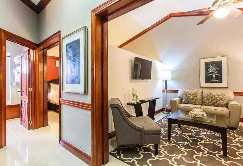 キングサイズベッドのジュニアスイート, Best Western Plus Belize Biltmore Plaza