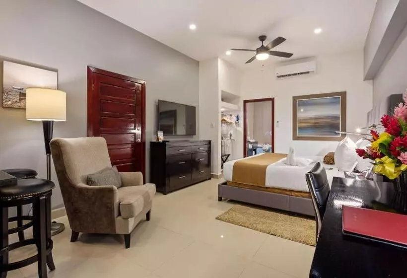 キングサイズベッドのジュニアスイート, Best Western Plus Belize Biltmore Plaza