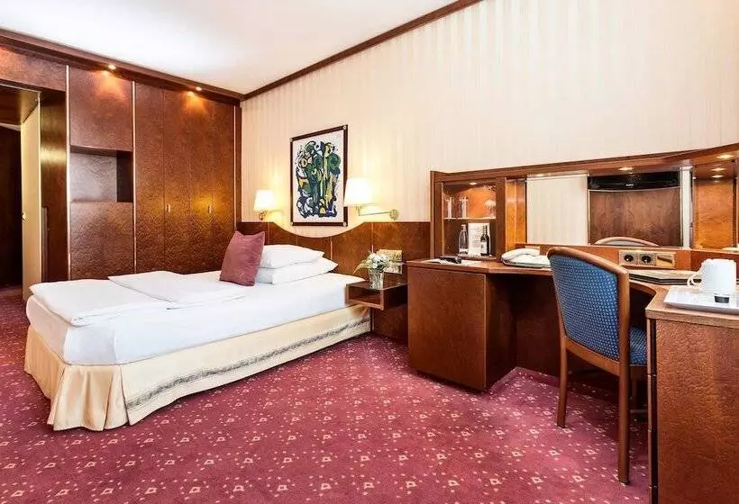 コンフォートルーム, Best Western Premier Grand Hotel Russischer Hof